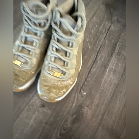 Nike Air Jordan 11 Shoes Womens Size 8 Green Basketball Sneakers AR0715-200 - Picture 8 of 16